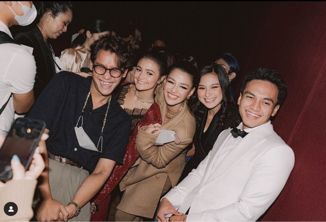 Susan Sameh beberapa waktu lalu tampak menghadiri Gala Premiere film Dear Nathan Thankyou Salma. Walaupun dalam film tersebut Susan hanya memerankan karakter pendukung, namun penampilannya tak kalah mencuri perhatian. Foto: Instagram/@susansameeh