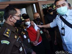 Herry Wirawan Dituntut Mati, MUI Jabar: Kalau Hukum Islam Dirajam!