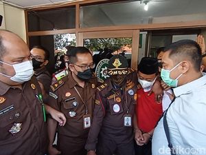 Keluarga Santriwati Minta Hakim Vonis Herry Wirawan Hukuman Mati