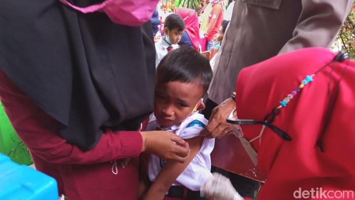 Vaksinasi anak di SD Pangandaran./Aldi NF