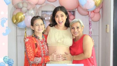 8 Foto Dewi, Ibu Mertua Jessica Iskandar yang Dipuji Netizen Cantik Memesona