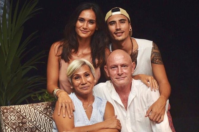 Begini potret Vincent Verhaag bersama ibu, ayah, dan kakak perempuannya. Kalau menurutmu wajah Vincent dan sang kakak lebih mirip ibu atau ayahnya nih? Foto: Instagram