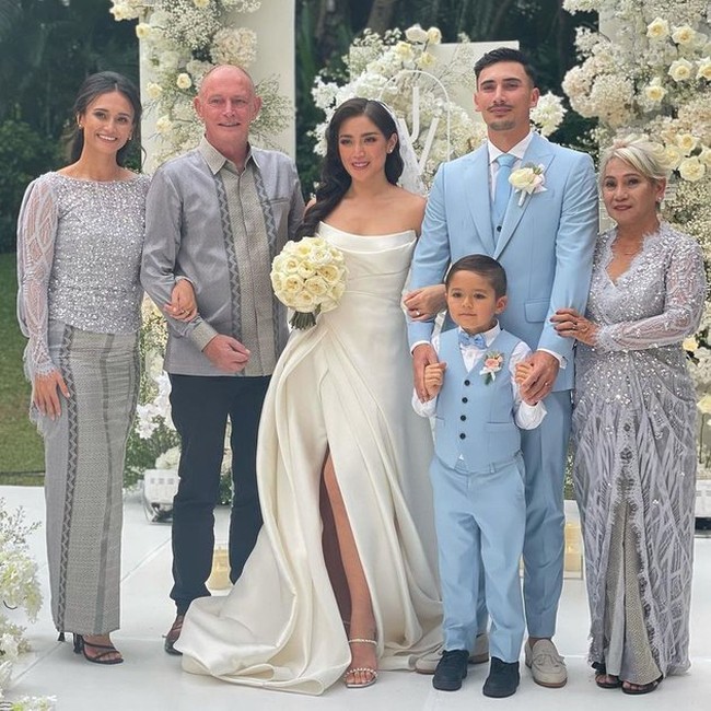 Vincent Verhaag sendiri diketahui memiliki darah campuran. Sang ibu berasal dari Indonesia, sedangkan ayahnya merupakan keturunan Belanda. Vincent juga memiliki seorang kakak perempuan yang bernama Elize. Foto: Instagram