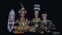 foto keluarga dengan tema etnik juga ciamik