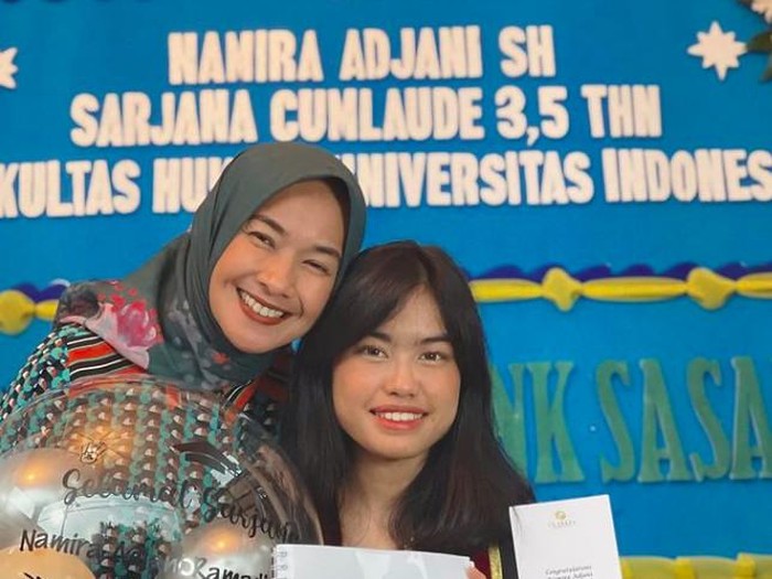 Anak Alya Rohali lulus FHUI.