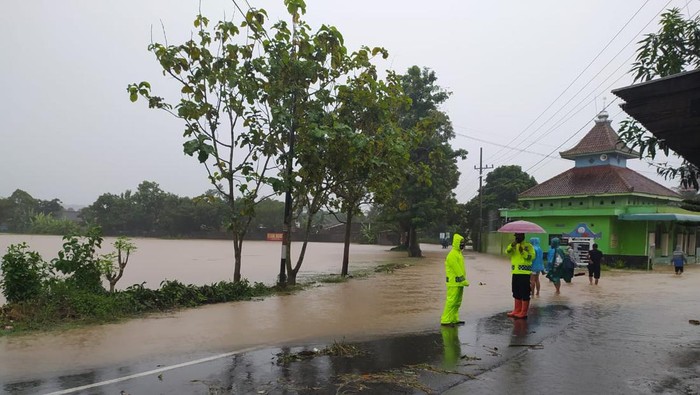Ambarawa, Kabupaten Semarang, banjir, Selasa (11/1/2022).