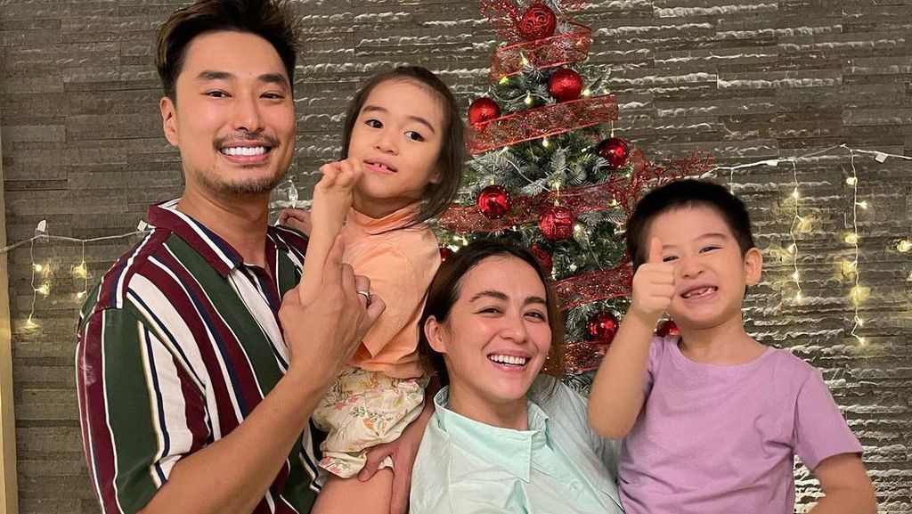 Javier Justin dan Tiffany Orie Sibuk Rawat Anak dengan Cerebral Palsy