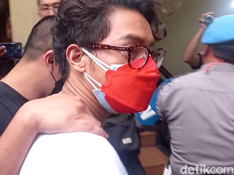 Potret Ardhito Pramono Tertunduk Usai Ditangkap Narkoba