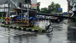 Baliho Jumbo di Sleman Ini Roboh Dihajar Angin dan Hujan Deras