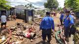 Pemadam Kebakaran Dikerahkan Semprot Lumpur Bekas Banjir di Jember