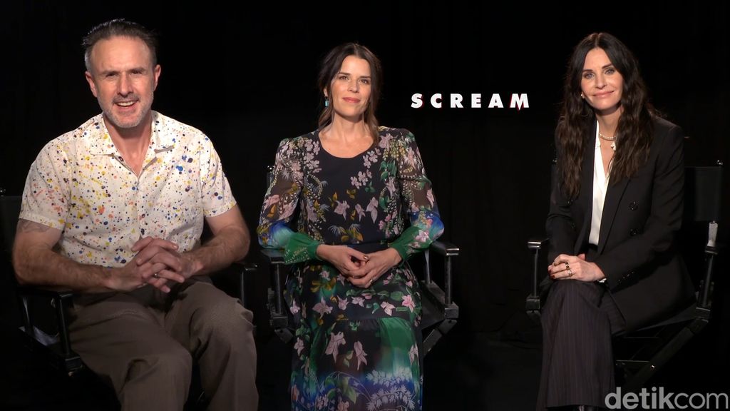Diundang oleh UIP Movies Indonesia, detikcom berkesempatan berbincang dengan aktor Scream (2020) Neve Campbell, Courteney Cox, dan David Arquette.