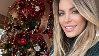 Crystal Hefner kini memutuskan untuk tampil berbeda. Dok. Instagram/@crystalhefner