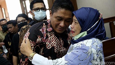 Ekspresi Mantan Penyidik KPK Robin Pattuju Usai Divonis 11 Tahun Bui