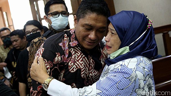Ekspresi Mantan Penyidik KPK Robin Pattuju Usai Divonis 11 Tahun Bui