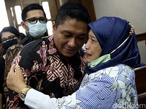 Tangisan Keluarga Warnai Sidang Vonis Kasus Suap AKP Robin