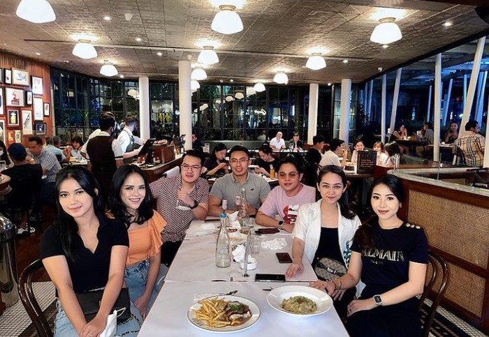 Galeri Wela Arista Wela Arista, Pramugari Cantik Aspri Hotman Paris yang Hobi Kulineran