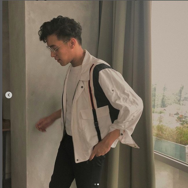 Seperti diberitakan seblumnya, Ardhito Pramono ditangkap polisi karena penyalahgunaan narkoba. Ia diamankan di kediamannya kawasan Jakarta Timur. Saat dites urine, Ardhito Pramono positif ganja. Hasil awal cek urine yang kita lakukan yang bersangkutan positif, kata Kapolres Metro Jakarta Barat, Kombes Ady Wibowo, seperti dikutip detikNews, Rabu (12/1/2022). (Foto: Instagram/@ardhitopramono)