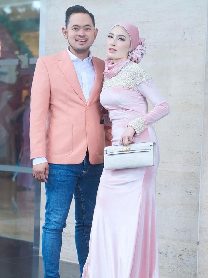 Gaya hijab Shandy Purnamasari.