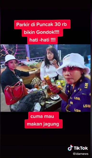 Getok harga parkir saat makan jagung bakar