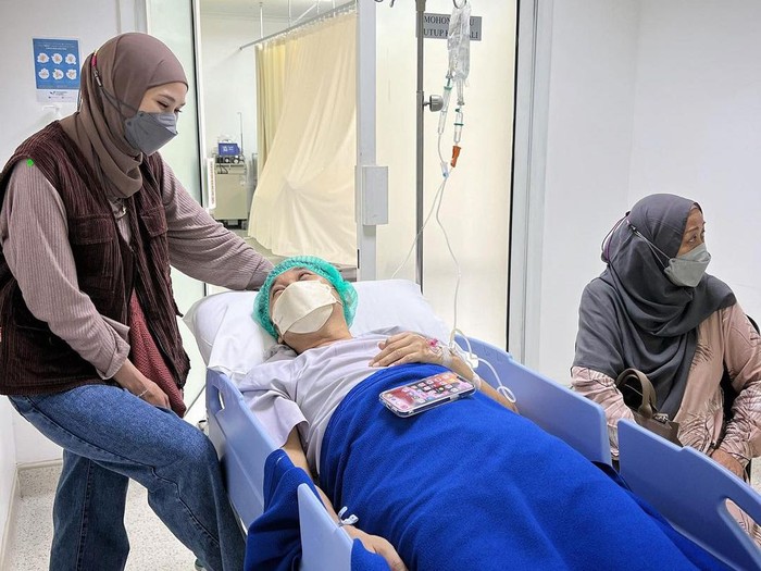 Hanung Bramantyo Operasi Saraf Kejepit