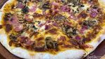 Nongkrong Sambil Makan Pizza Enak di Kafe Pasir Putih ala Bali