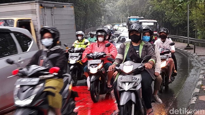Kota Bogor diposisikan sebagai kota termacet kelima di Indonesia berdasarkan penelitian Global Traffic Scorared 2021. Begini kondisi lalu lintas Kota Bogor sore ini.
