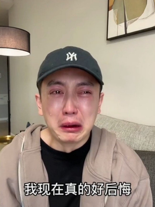 Saat itu, dokternya berbohong padaku dan berkata bahwa itu hanya sebuah suntikan tapi fat grafting sebenarnya adalah operasi besar dan bisa membunuhmu kalau tidak dilakukan dengan benar, ungkap Abel.  Foto: Douyin/Weibo Jin Dawei