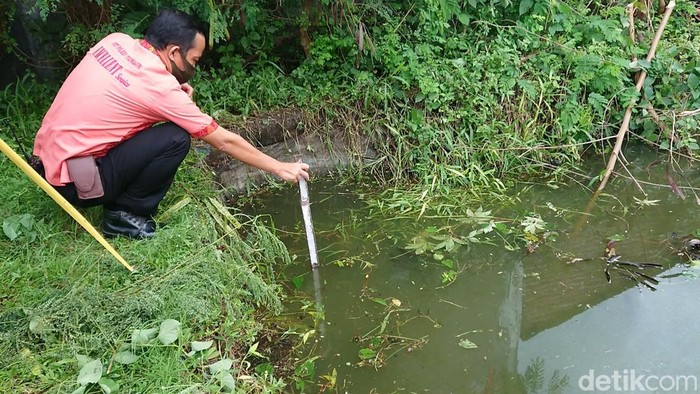 kakek tewas tercebur kolam