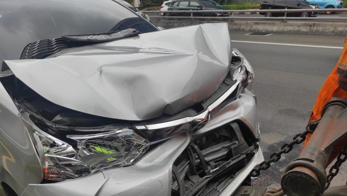 Kecelakaan beruntun di Tol Kuningan