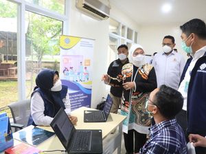Menaker Resmikan Anjungan SIAPkerja di Kawasan Industri Cibitung