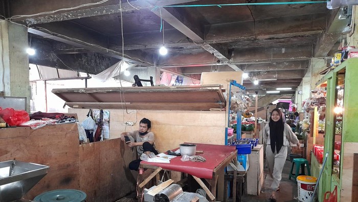 Kondisi tempat relokasi Pasar Inpres Blok B, Pasar Minggu, Jakarta Selatan. Rabu (12/1/2022).