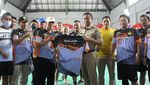 Momen Walkot Jaksel Tanding Bulutangkis dengan Pengurus LDII