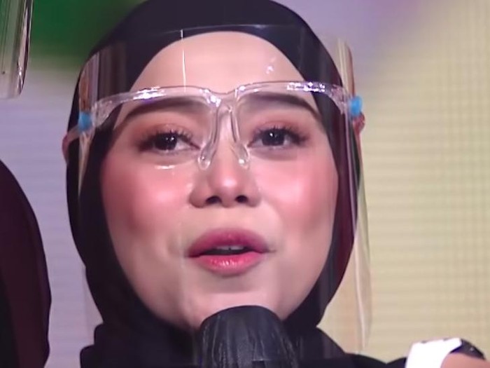 Lesti Kejora menangis saat mengingat Tukul.