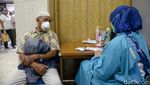 Di Jaksel, Lansia Ramai-ramai Suntik Booster