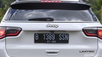 Harga Jeep Compass terbaru dibanderol Rp 699 juta off the road dan Rp 779 juta untuk versi on the road-nya. 