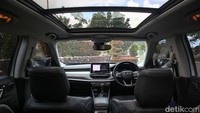 Lanjut bicara fitur keselamatan dan keamanannya, sudah tersedia Hill Start Assist (HSA), Electronic Roll Mitigation (ERM), advanced multistage driver and front passanger air bags, sentry key antitheft engine mobilizer, park view rear back-up camera, Antilock Brake System (ABS) dengan Electronic Brake Distribution (EBD), serta blind spot dan cross path detection.