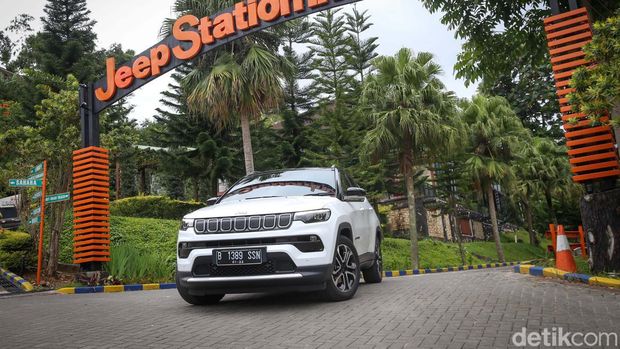 Merasakan Performa New Jeep Compass New Jeep Compass telah mengaspal di Indonesia sejak 1 Desember 2021 lalu. Yuk kita rasakan performanya.
