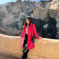 Ini adalah salah satu foto ketika Natasha Wilona tengah berada di Turki. Penampilannya terlihat stylish dan juga cantik. Foto: Instagram