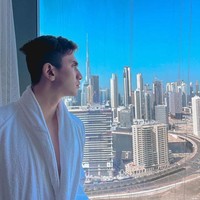 Selama di Dubai, Verrel dan Natasha Wilona sering menghabiskan waktu bersama. Tak heran jika banyak netizen yang menduga keduanya sudah kembali balikan. Foto: Instagram