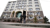 Gedung partai penguasa Kazakhstan The Nur Otan terlihat rusak setelah bentrokan di Almaty, Kazakhstan. (AP Photo)