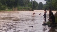 Jasad Lansia Ditemukan Mengambang di Sungai Cikaso Sukabumi