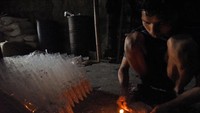 Kenaikan harga kedelai ini makin menyulitkan upaya mereka untuk bangkit di masa pandemi.