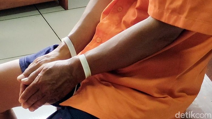 Pria berinisial B (65) ditangkap polisi terkait kasus pencabulan anak di bawah umur. Pelaku lancarkan aksinya dengan mengaku sebagai dukun pengobatan alternatif