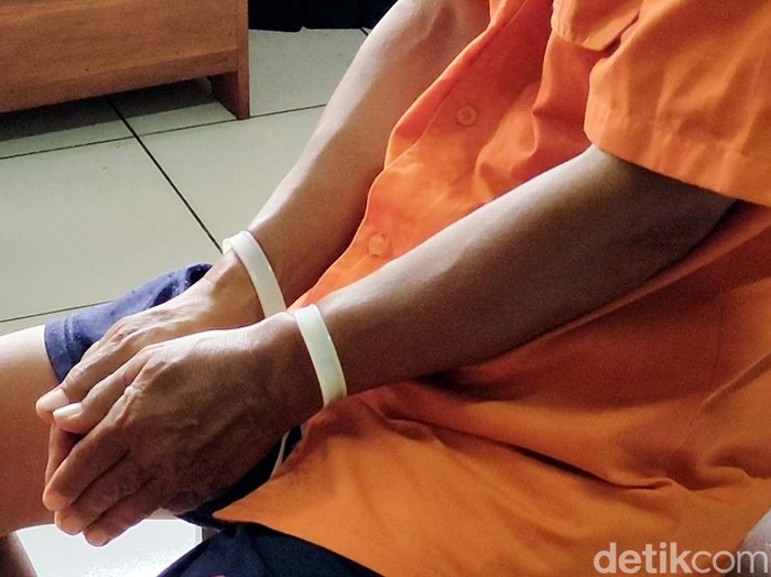 Pria berinisial B (65) ditangkap polisi terkait kasus pencabulan anak di bawah umur. Pelaku lancarkan aksinya dengan mengaku sebagai dukun pengobatan alternatif