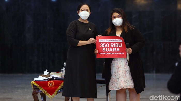 Puan Maharani Serap Aspirasi Aktivis Perempuan Terkait RUU TPKS Ketua DPR RI Puan Maharani menerima sejumlah aktivis perempuan. Puan mendengarkan aspirasi mereka terkait RUU Tindak Pidana Kekerasan Seksual (TPKS).