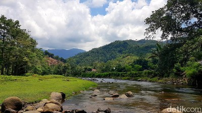 Foto: Bisa Main Air di Sungai Sejernih Ini di Sulawesi Barat