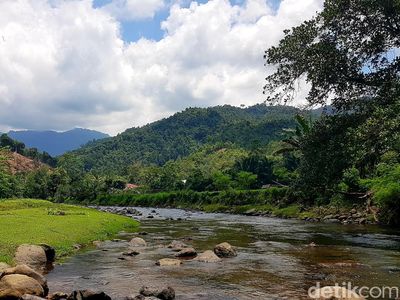 Foto: Bisa Main Air di Sungai Sejernih Ini di Sulawesi Barat