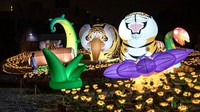 China kini tengah memerangi varian Omicron dengan menerapkan lockdown terarah. Hal itu telah terjadi di tiga kota dengan jutaan orang diperintahkan untuk tetap berada di rumah.