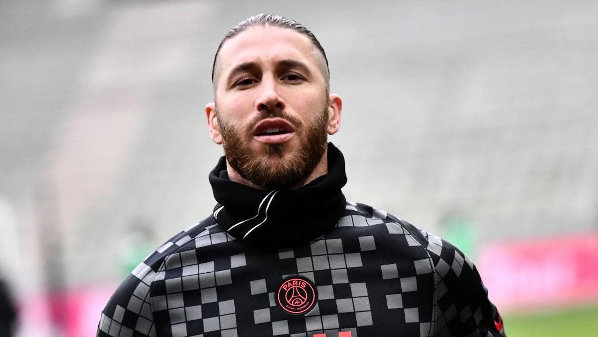 Sergio Ramos diharapkan bisa hadir di Madrid. (Foto: AFP/JEFF PACHOUD)
