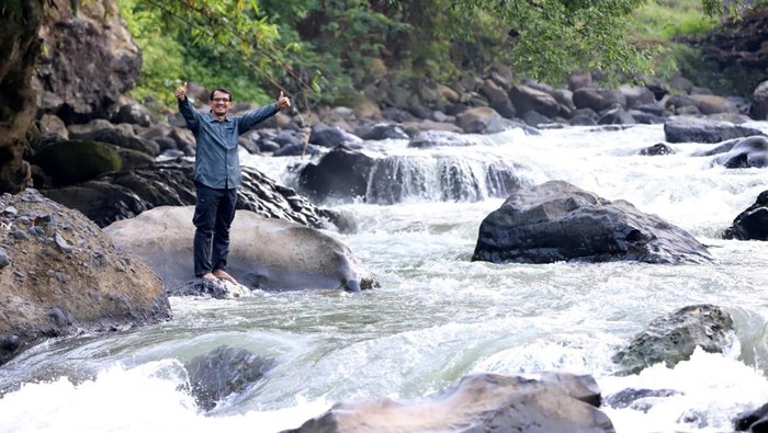 Seru! Memacu Adrenalin Jajal River Tubing di Pedalaman Garut Di Garut ada wahana bermain river tubing yang belum banyak dikunjungi. Pemerintah setempat pun berencana menyulapnya jadi objek wisata alam yang komplit.